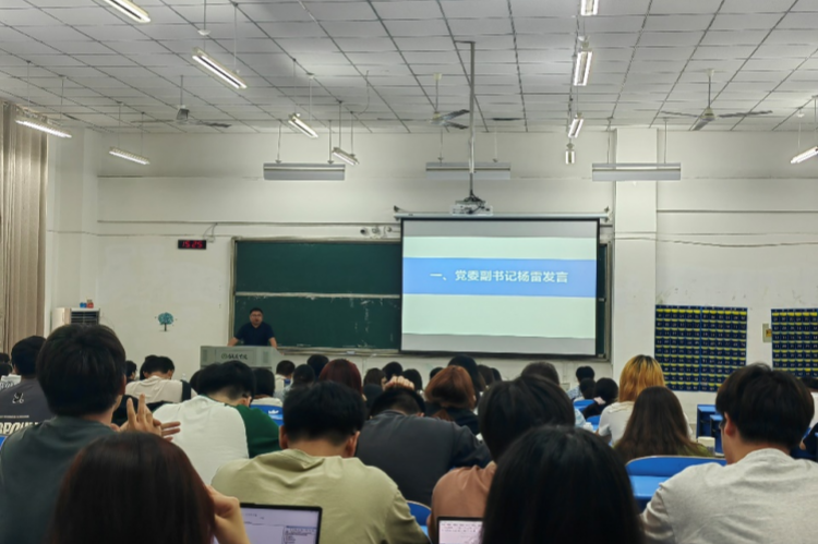 研途领航 筑梦未来——建筑学院成功举办2025年毕业生考研经验分享会